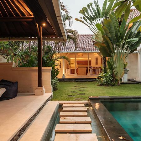 Uma Lima Villa Batu Belig - Close To The Beach チャングー エクステリア 写真